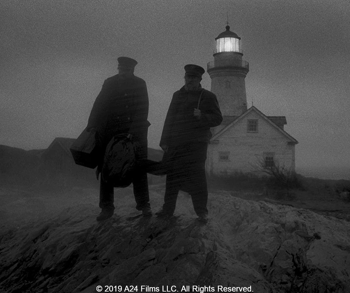 恐ろしくも美しく照らし出す孤島の灯台ミステリー『ザ・ライトハウス』