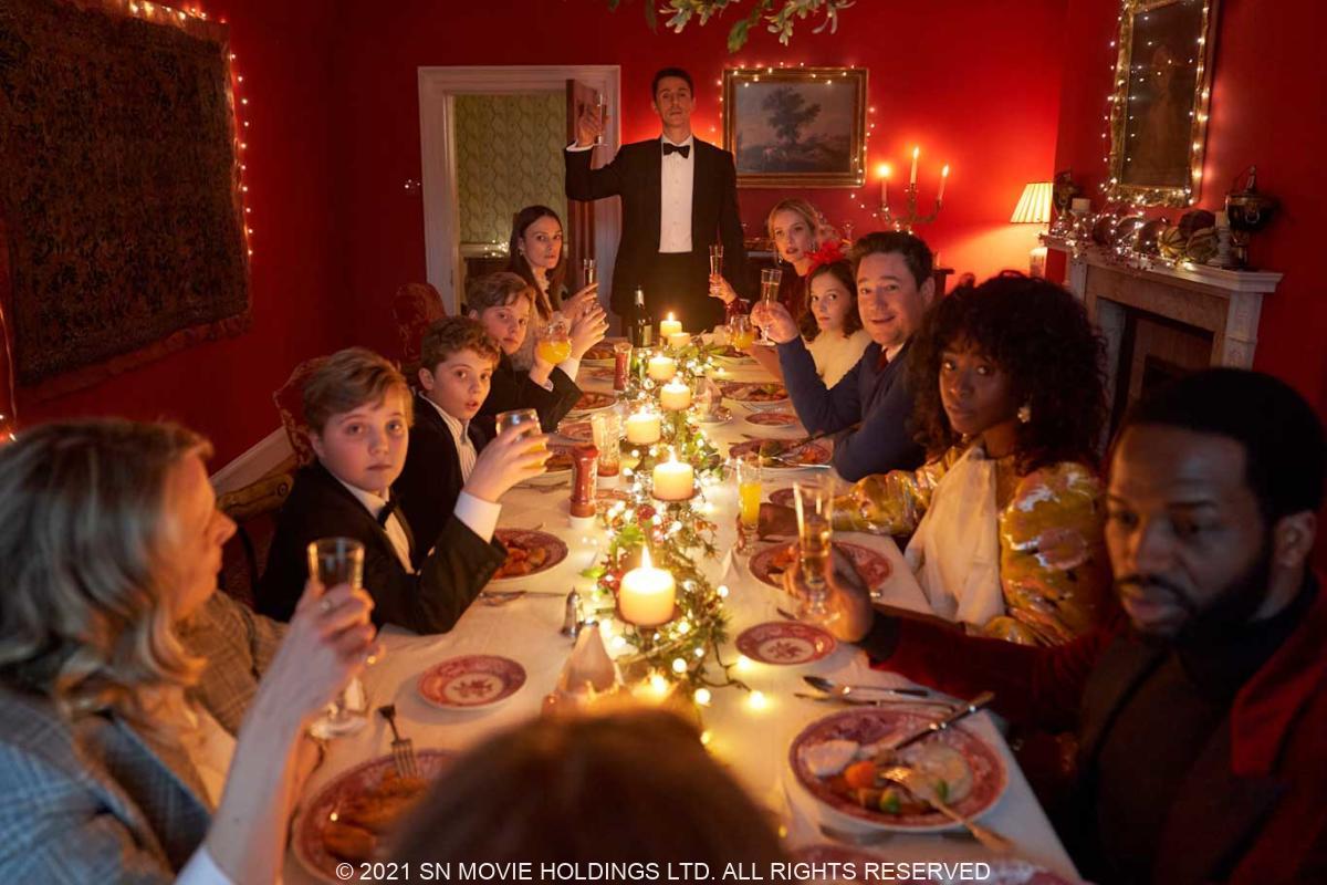 クリスマスの晩を祝うハズの賑やかな晩餐会が実はこの世の終わりを待ち受けるきよしこの夜だった⁉ 人を根絶やしにする自然災害の襲来の前に大人たちがとろうとしていた究極の選択とは・・・？、名子役ローマン・グリフィン・デイヴィスの母の監督デビュー作、キーラ・ナイトレイ、マシュー・グッド、ローマン・グリフィン・デイビス、アナベル・ウォーリス、リリー＝ローズ・デップ、ソープ・ディリス、カービー・ハウエル＝バプティスト、ルーシー・パンチ、ハーディ・グリフィン・デイビス、ギルビー・グリフィン・デイビス、カミラ・グリフィン、Silent Night、クリスマスの夜が最後の晩餐⁉ ホラー・コメディ、サイレント・ナイト、