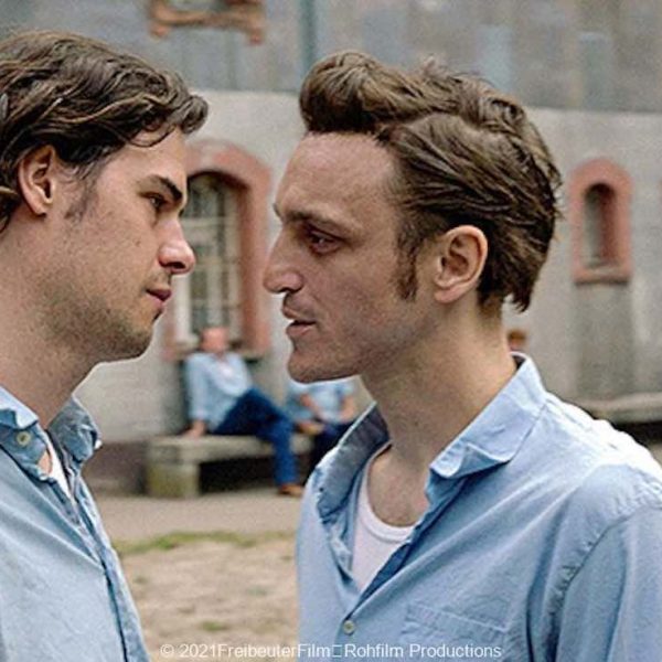 第二次世界大戦後のドイツ、男性同性愛を禁ずる法律が公然と施行されていた時代。 痛みを知る者は、なぜこんなにもやさしいのか。 「刑法175条」男性同性愛を処罰の対象とする法によって何度も投獄されながらも屈することなく生き続ける男と、内に秘めた痛みを抱えながら刑務所での日々を過ごすかつて殺人を犯した男。 共通点などないかのようなふたりを繋いだのは、絶望を知るが故の限りないやさしさだった。、愛する自由を求め続けた男の20年『大いなる自由』、Great Freedom、大いなる自由、セバスティアン・マイゼ、フランツ・ロゴフスキ、ゲオルク・フリードリヒ、第二次世界大戦後のドイツ、男性同性愛を禁ずる法律が公然と施行されていた時代。 愛する自由を求め続けた男の20年以上にわたる物語。、男性同性愛を禁じた刑法175条、西ドイツでは1969年に21歳以上の男性同性愛は非犯罪化され、1994年にようやく撤廃された。約120年間に14万もの人が処罰された、第74回カンヌ国際映画祭：ある視点部門・審査員賞、第74回カンヌ国際映画祭：クィア・パルム賞、