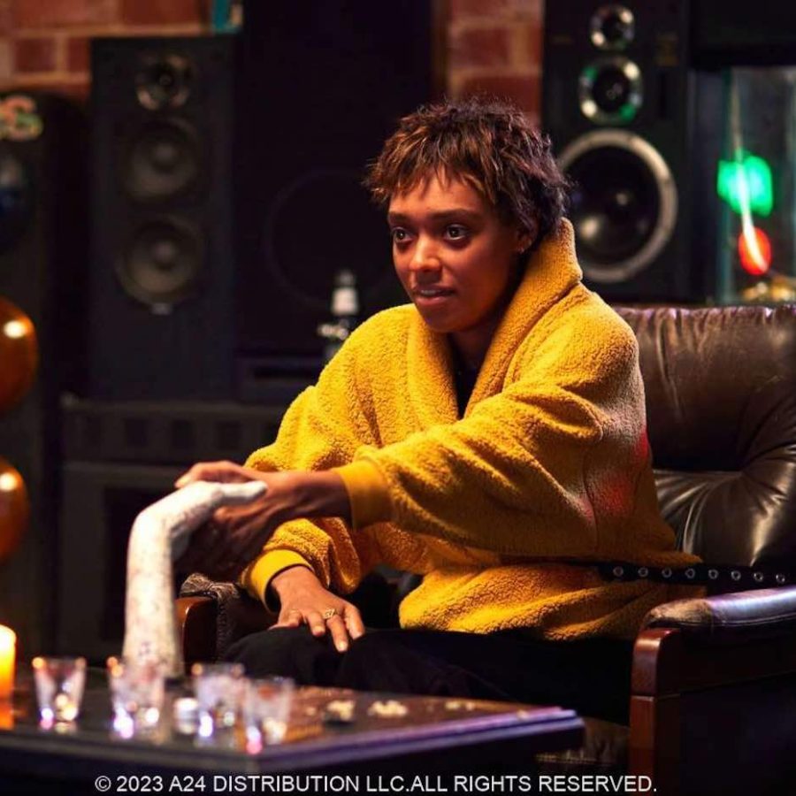 降霊会でふざけるとトンでもない結末が待っているモダン・ホラー『トーク・トゥ・ミー/Talk to Me（原題）』、過激なパロディ動画で人気を呼んだオーストラリアのYouTuber、フィリッポウ兄弟、初めての長編映画監督作は、サンダンス映画祭上映後、A24とユニバーサル映画の間で米配給権利の奪い合いになったほどのホットな話題の恐怖映画。 ミステリアスな剥製の手を使って、若者グループが半ば冗談で始めた降霊会。 ふざけてエスカレートしてゆく内にやがて血も凍るグロテスクな恐怖に襲われるモダン・ホラー。、過激なホラーテイストのコメディー動画で人気を呼ぶフィリッポウ兄弟、ダニー・フィリッポウ、マイケル・フィリッポウ、トーク・トゥ・ミー、Talk to Me、ソフィー・ワイルド、ジョー・バード、アレクサンドラ・ジェンセン、オーティス・ダンジ、ミランダ・オットー、マーカス・ジョンソン、アレクサンドリア・シュテッフェンゼン、ゾーイ・テラケス、クリス・アロシオ、アリ・マッカーシー、サニー・ジョンソン、