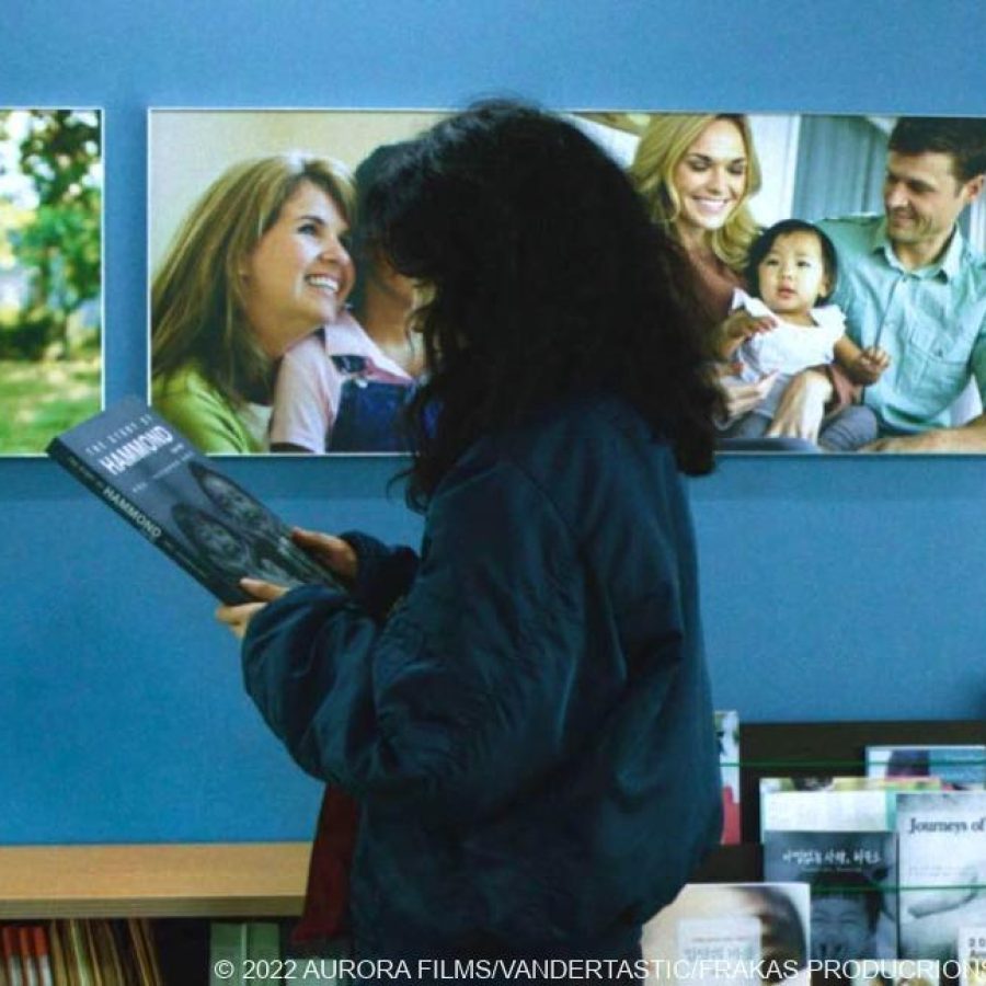 自分を再発見するメロウな旅路『ソウルに帰る』、2022年アカデミー賞国際長編映画賞カンボジア代表選出作品。 私は誰なのか？私の居場所とは？他者との関係において、自分はどのような立ち位置にいるのか？ アイデンティティという普遍的なテーマを元にカンボジア系フランス人監督ダビ・シューが挑んだのは、見た目は韓国人でも生粋のパリジャンの女性の自身のルーツを探るディープな旅。、フランスで養子縁組されて育った25歳のフレディ、ハモンド養子縁組センター、クンサン市、初めての映画出演でも監督への質問攻めでキャラクターを作り上げたパク・ジミン、第75回カンヌ国際映画祭：ある視点部門・正式出品作、東京フィルメックス：特別審査員賞、ロサンゼルス映画批評家協会賞：ニュー・ジェネレーション賞・ダヴィ・シュー、パク・ジミン、Return to Seoul、ダヴィ・シュー、パク・ジミン、グカ・ハン、オ・グァンロク、キム・ソニョン