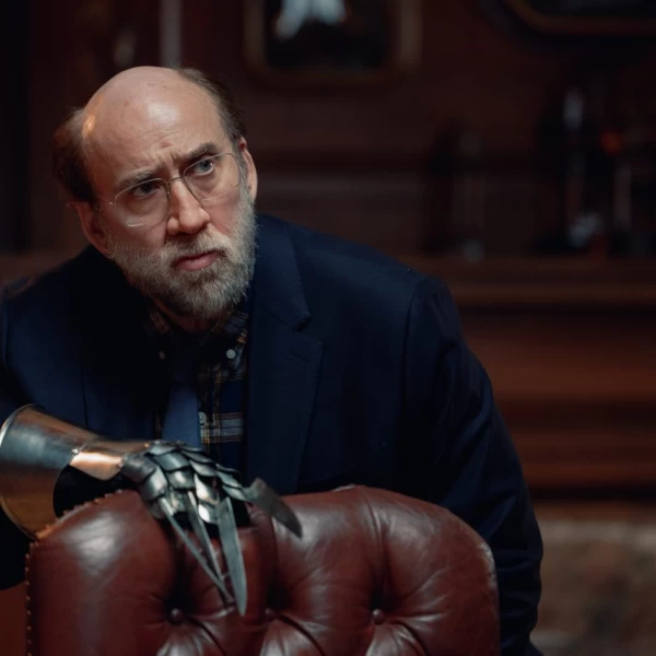 これは悪夢か、正夢か？ シュールなファンタスティック・コメディ『ドリーム・シナリオ』、もしも他人の夢に自分が登場したら？ ニコラス・ケイジが演じるごく平凡な生物学教授がある日突然、数えきれないほどの見知らぬ人々の夢の中に登場する夢男となる悲喜劇。 シェアすることで人が繋がってゆくSNS全盛の現代社会を揶揄するメタファーかのようなあまりにもシュールでオカルトチックなコメディ 夢で会ったことで親近感が湧き、あっという間に超有名人となり、本人が望んでもいない想像を絶する大スターとなってしまった男がその果てで思い知ることとは・・・？、奇想天外なストーリーの元ネタは実際の出来事、120本近くの出演作を誇るニコラス・ケイジにとってのマイ・ベスト・ムービー